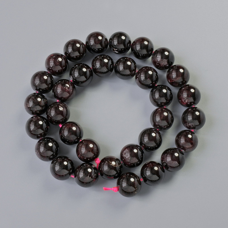 Garnet beads, natural stone, smooth round beads, diameter 12–12.5 mm, length 40 cm ± on thread