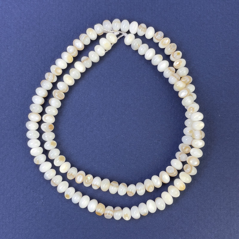 Natural mother-of-pearl rondelle beads 5x3mm+- on thread, length 39mm+