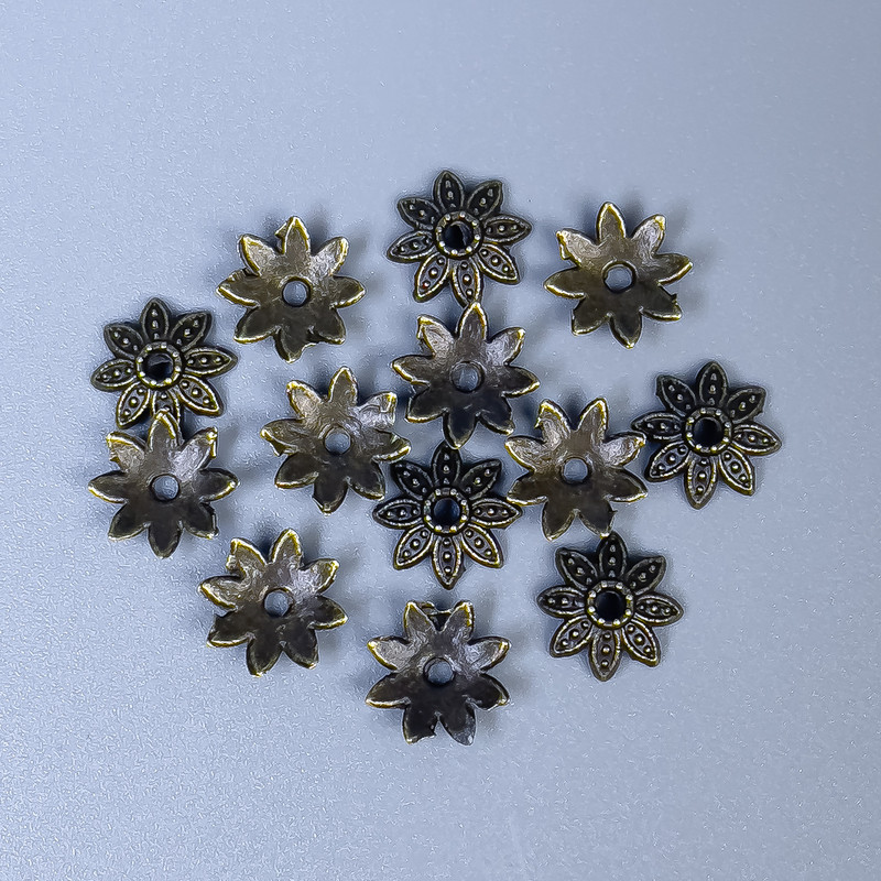 Bead cap findings, bronze color, cap diameter 7 x 0.5 mm, hole diameter 0.5 mm, packaging 70 pcs