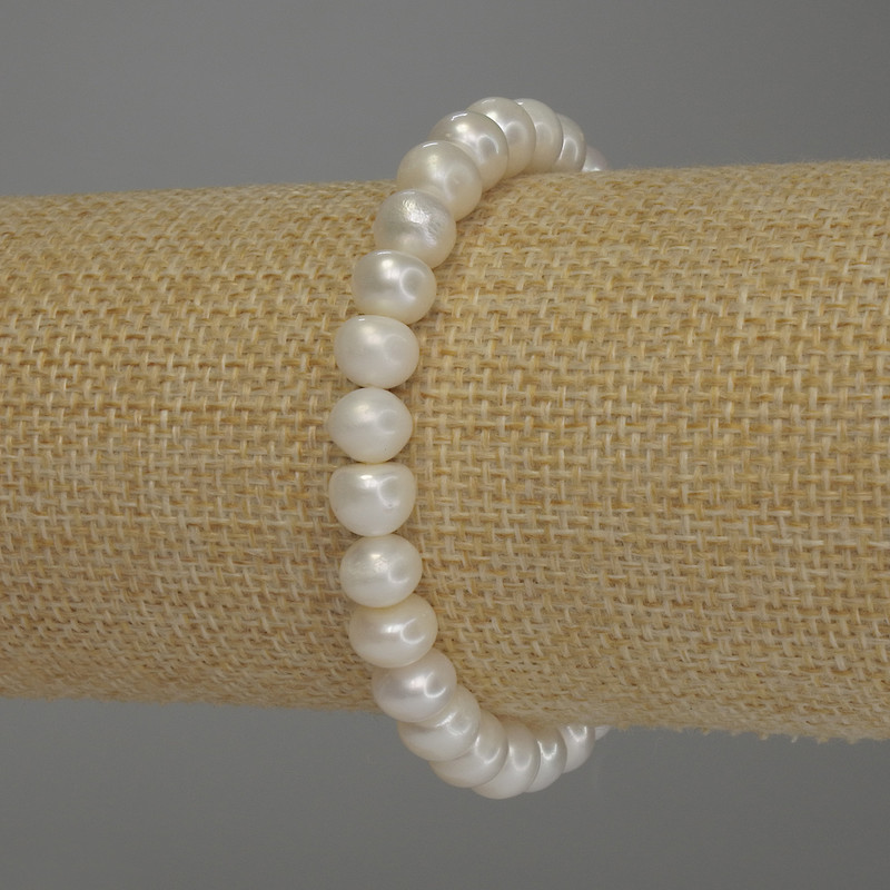 Bracelet with freshwater pearls, diameter 8×7 mm, length 18 cm (stretch)