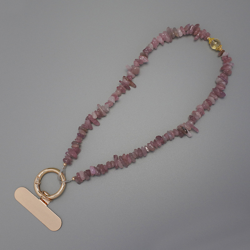 Phone charm with strawberry quartz chips 7–15×2–4 mm + ring, 24 mm diameter, length 40 cm (bead length 37 cm)