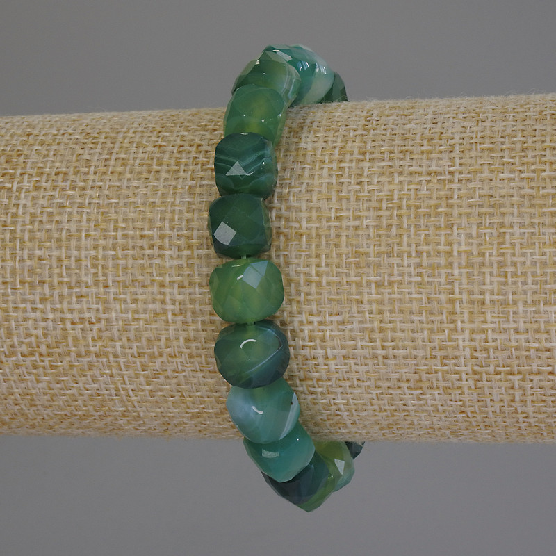 Faceted Agate Cube Bracelet, 8.5 mm diameter, 18 cm length, stretch