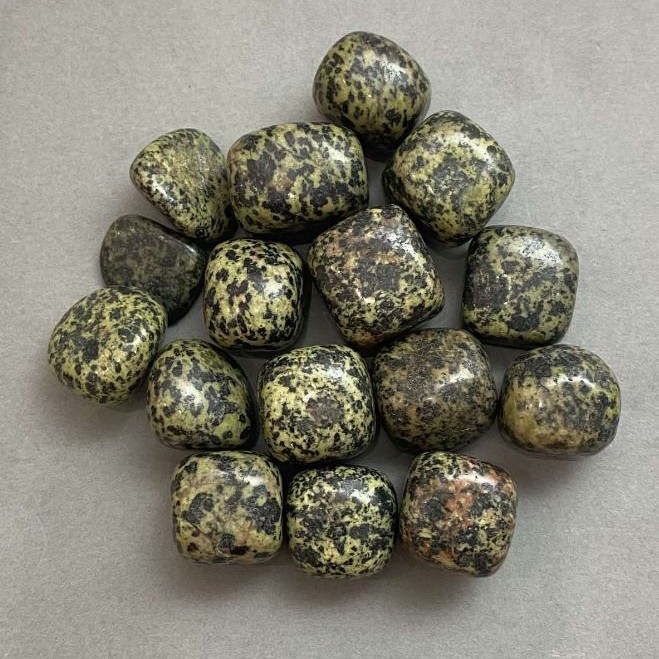 Souvenir Serpentine Tumbled Stone ~ sizes 17-21×17×17 mm (+-), packaging 100 g (price per 100 g)