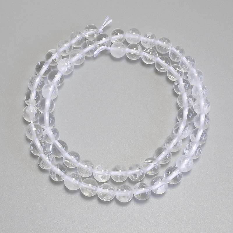 Beads of rock crystal, smooth ball, diameter 6.5 mm ± on a thread, length 37 cm+