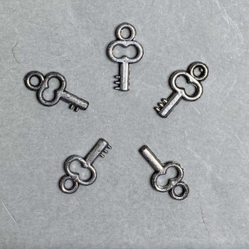 AUCTION! 0.5 kg Packaging - Key Pendant, Plastic, Dark Silver Color, 20x11x3 mm, hole diameter approx. 3 mm