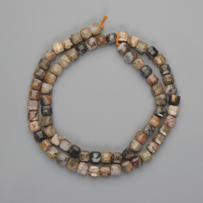 Rhodonite beads, faceted cubes 5x5 mm, length approx. 39 cm, on thread