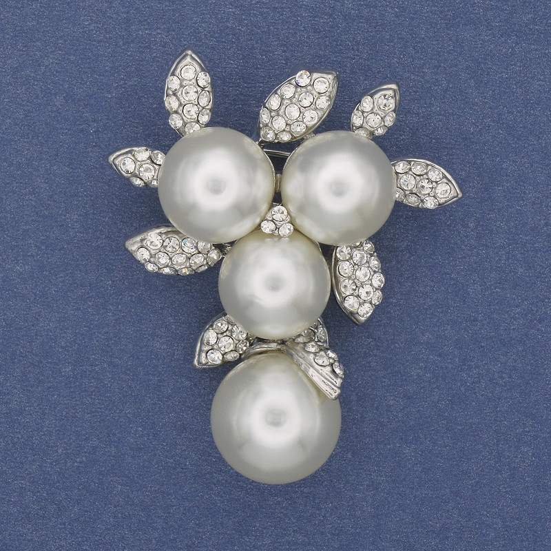 Brooch-pendant with white pearls and crystals, silvery metal 44×36 mm+