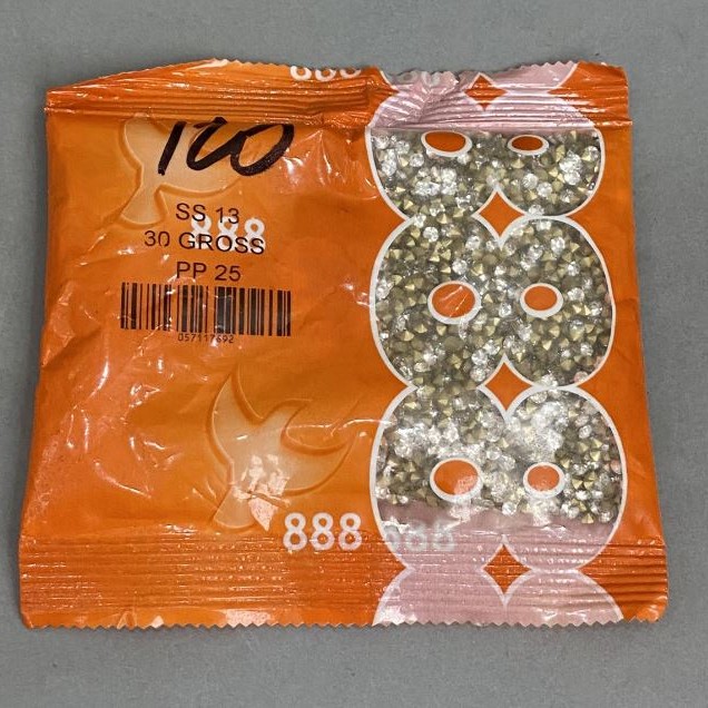 White rhinestones, white color, 4 mm diameter ±, packaged per 100 g