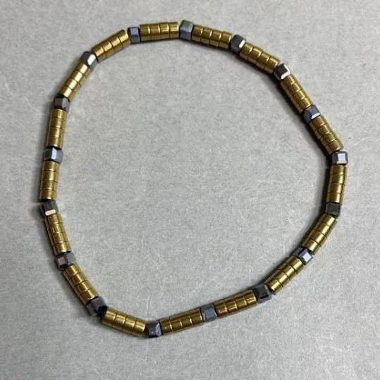 Hematite bracelet with cube beads 3 mm ± and rondelle beads 3×2 mm ±, length 18 cm ±, stretch