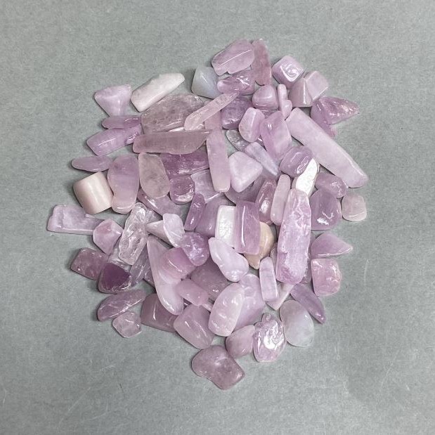 Natural Kunzite chips undrilled 6-28×4-10 mm ± (per 100 g ±)