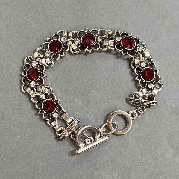 Red glass square bracelet 21 cm ± toggle clasp