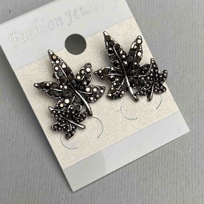 ( 25/20mm ) Double Leaf Earrings with a Black Rhinestone