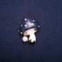 Brooch 'Mushroom' with blue cap, 22×28 mm, metal color: gold