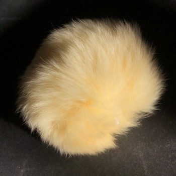 Elastic pom-pom keychain made of natural fur in beige-yellow