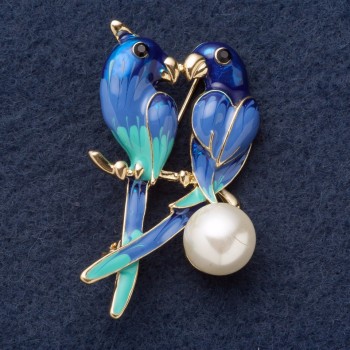 Brooch 'Pair of Parrots' 5.5×2 cm blue enamel, yellow metal