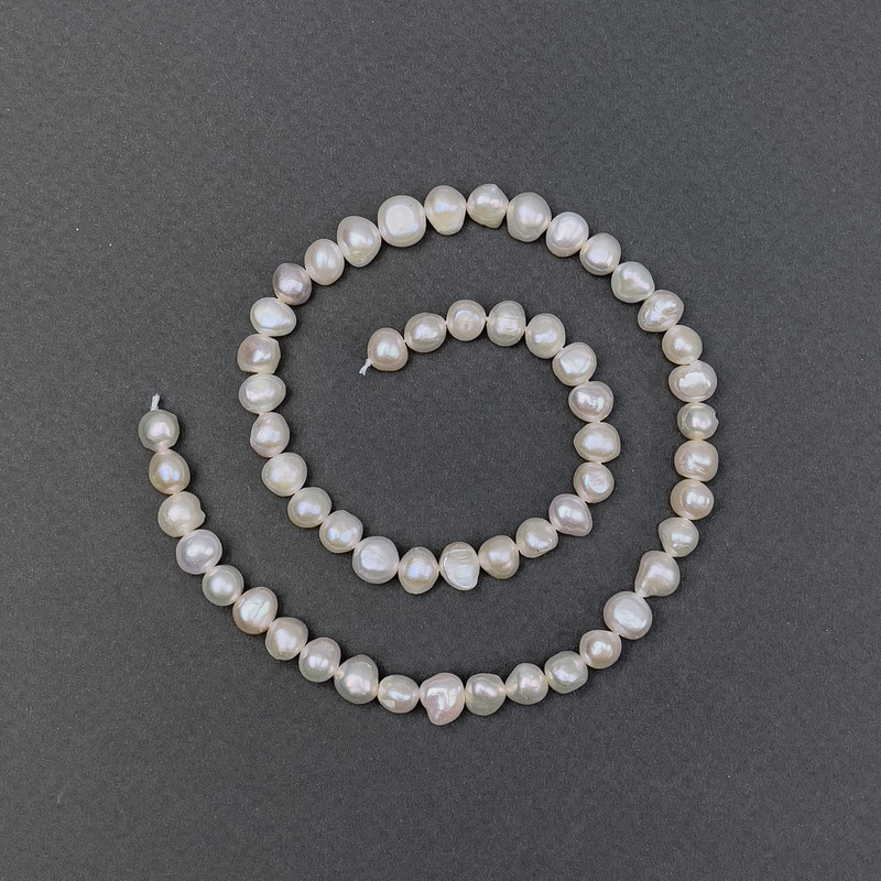 Freshwater pearls with a gasoline shade on a thread, diameter 6.5×4.5 mm, length 36 cm