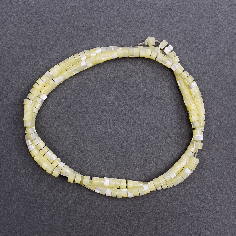 Toned yellow mother-of-pearl beads, disc-shaped, 4x2 mm diameter, 40 cm length on thread