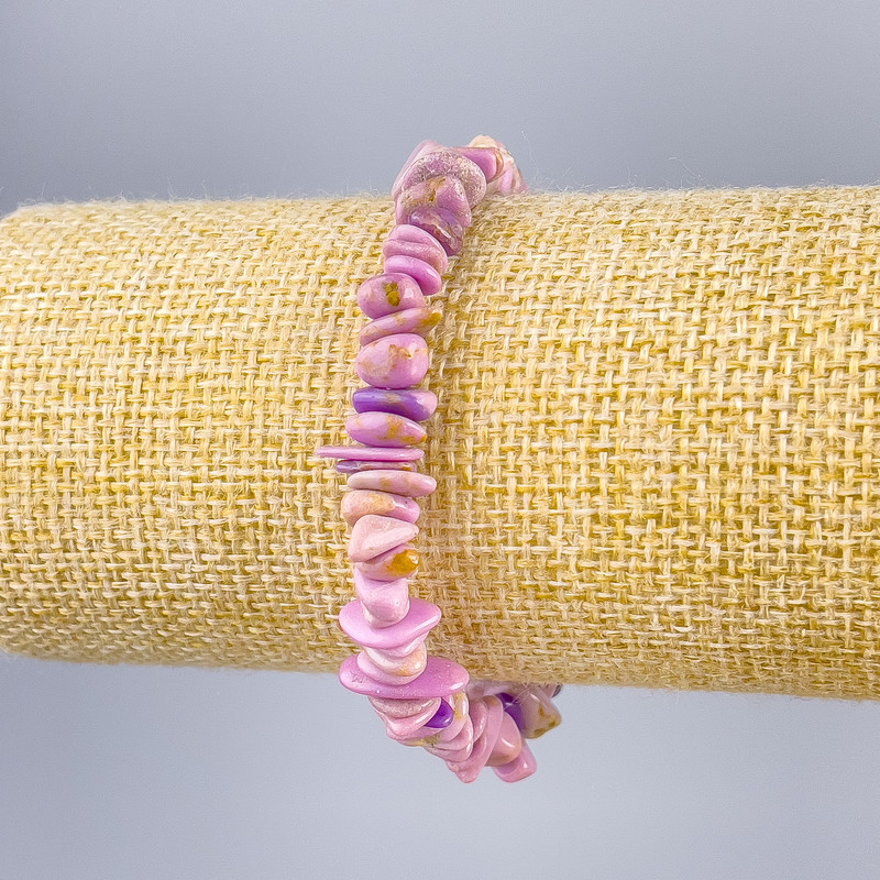 Bracelet with phosphosiderite (synthetic) chips, 8x3 mm, length 18 cm (stretch)