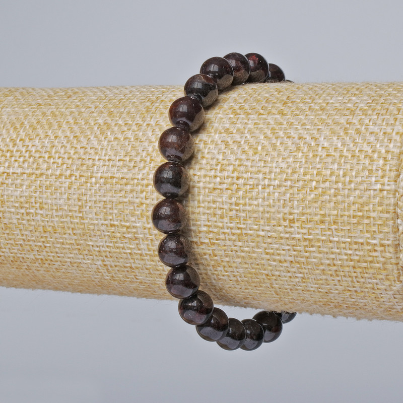 Garnet bracelet with natural smooth beads, 7.5 mm diameter, 18 cm length (stretch)