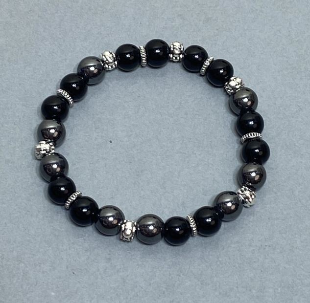 Agate bracelet with smooth beads, 8mm diameter +/-; Hematite, 8mm diameter +/-; length 18cm +/-; elastic bracelet with inserts