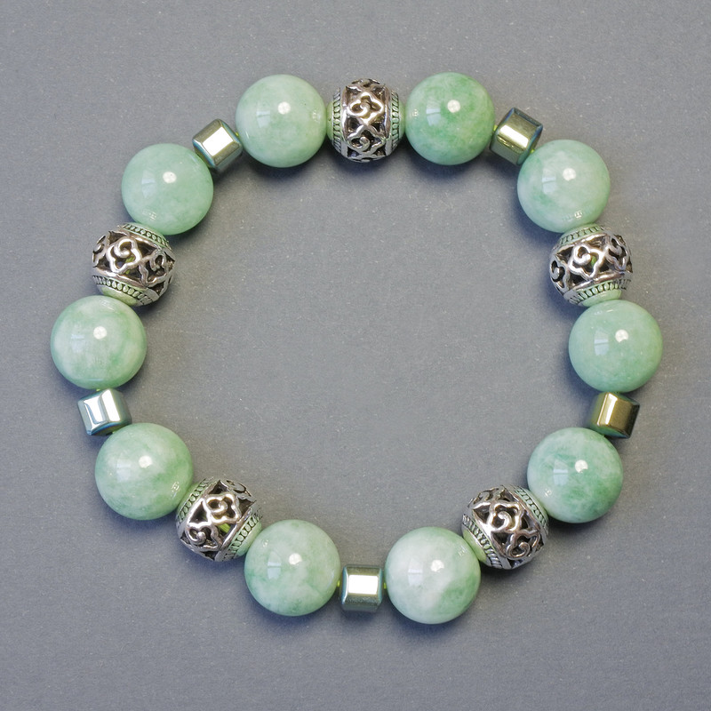 Jadeite Bracelet with Smooth Beads, 12 mm Diameter (+/-); Hematite Cube Beads, 5×5 mm (+/-); Length 18 cm, Stretch