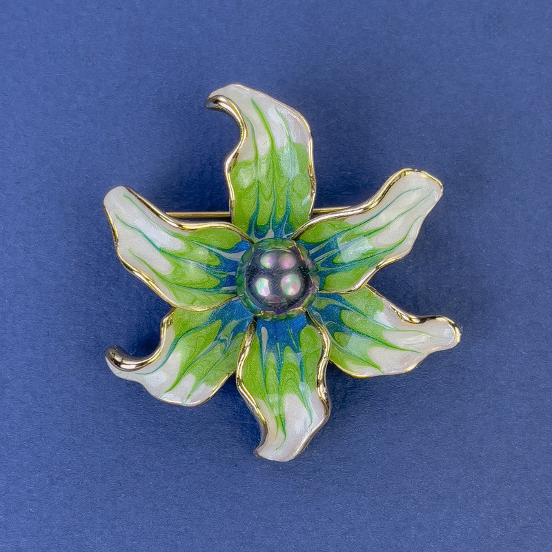 Flower Brooch, diameter 45mm, green enamel and pearl