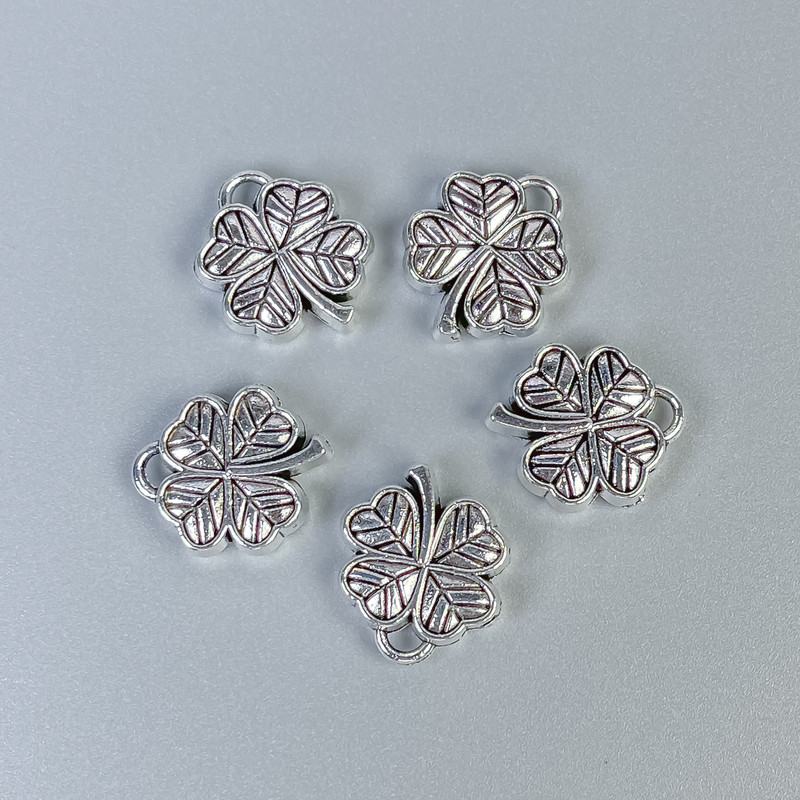 Clover-shaped bail insert pendant, silver-colored metal