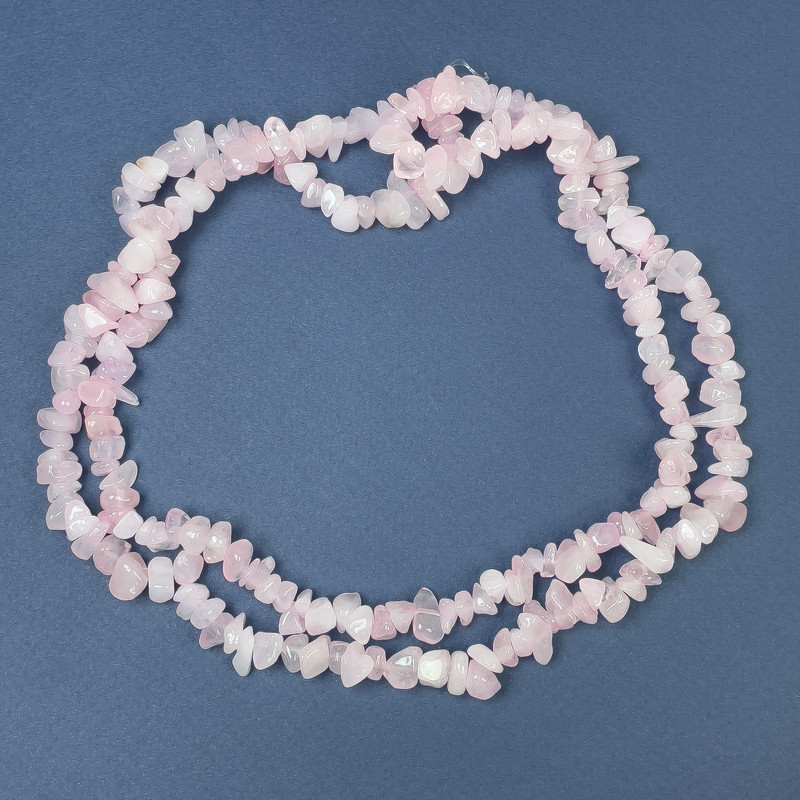 Beads Pink Quartz chips on thread, diameter 5-11x3-5 mm, length 78 cm