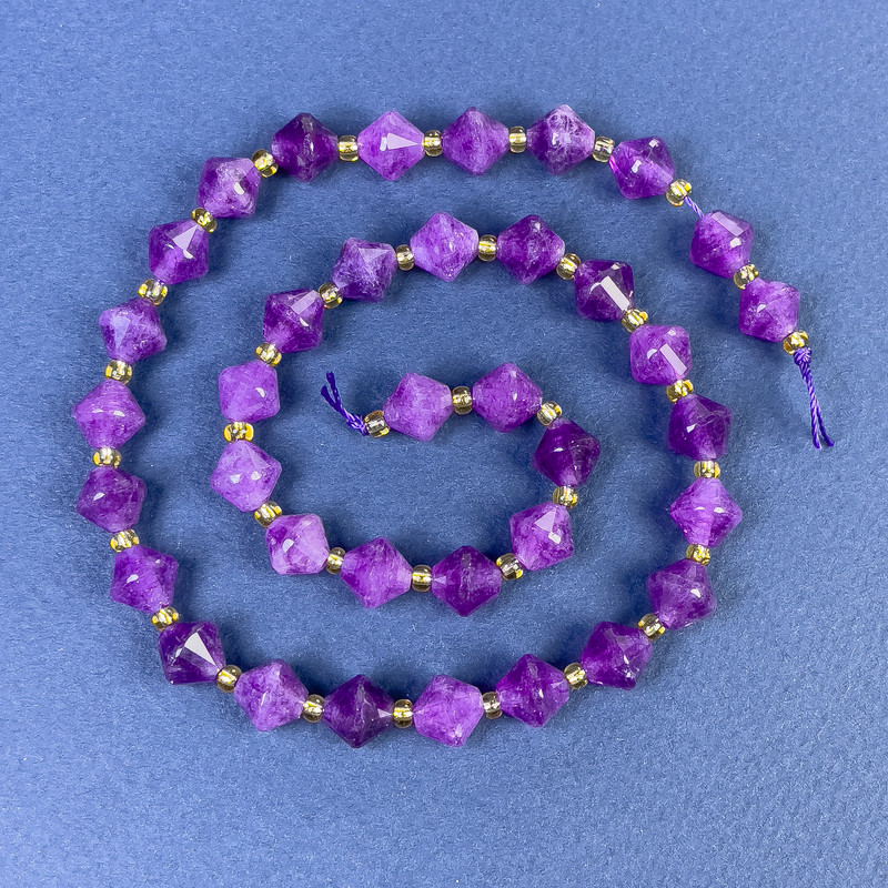 Sugilite Beads, Faceted Diamond 8x8mm+- on Thread, with 3mm+-Seed Beads, Length 37cm+