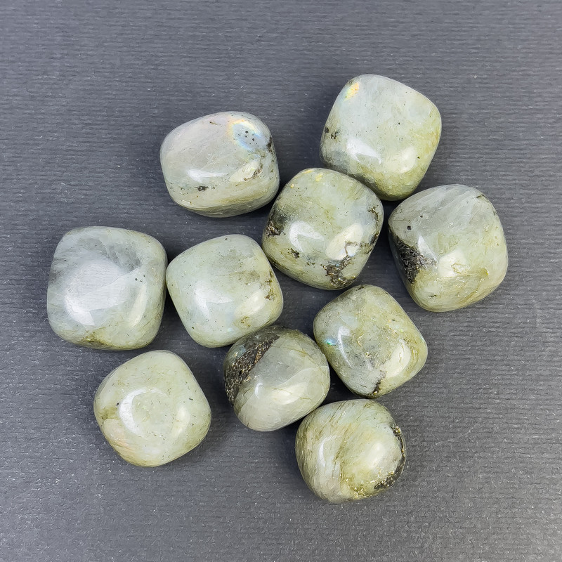 Natural Labradorite stone, processed Labradorite nuggets, in a tumbled shape, hole-free, 17x13 mm (+/-) (per 100 g +/-)