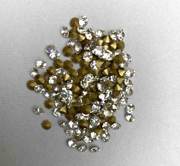 White rhinestones, diameter 3.2 mm ±, packaging 4 g (±)
