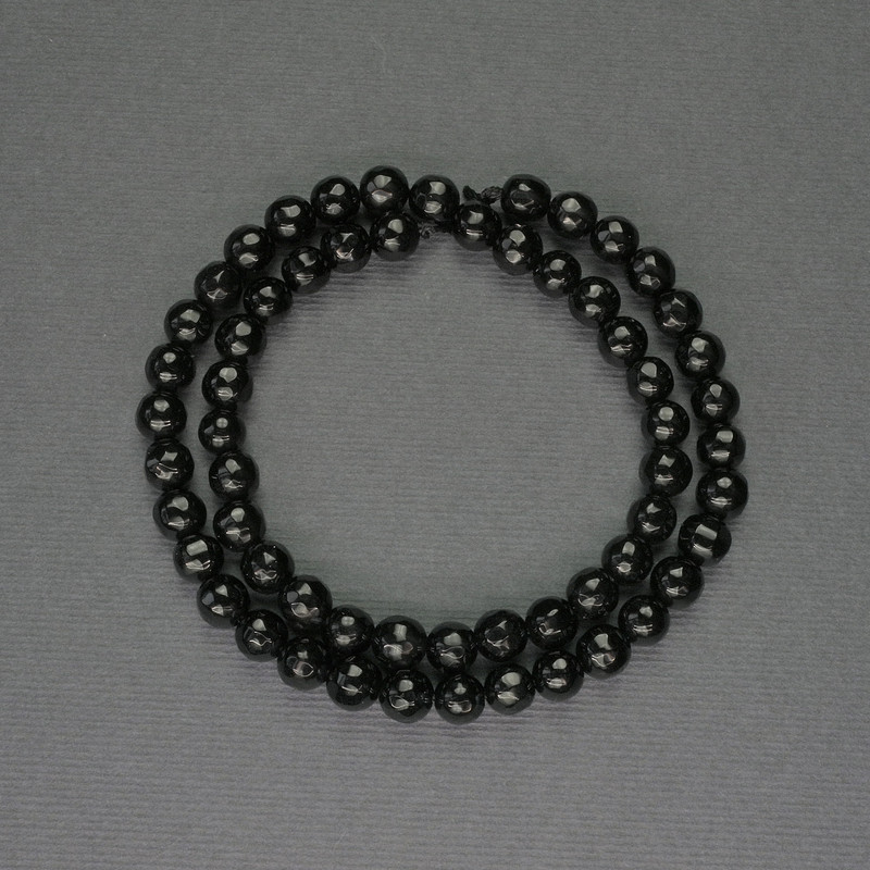 Beads, faceted agate, round 6 mm diameter ± on a thread, length 37 cm+