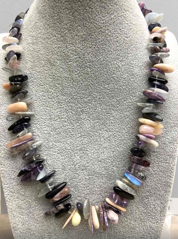 Necklace 'Assorted Crumb Needle', diameter 12-18 x 2-4 mm +/-, length 48 cm +/- with a silver-colored metal clasp