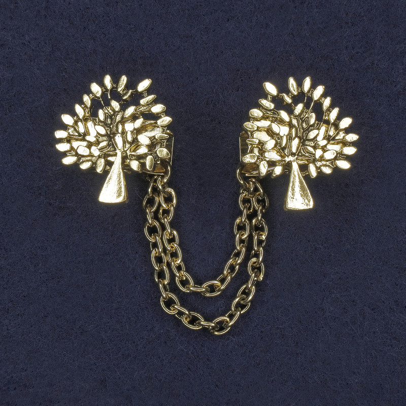 Brooch for Cardigans, diameter 22×25 mm, gold-tone metal with chain, length 9 cm