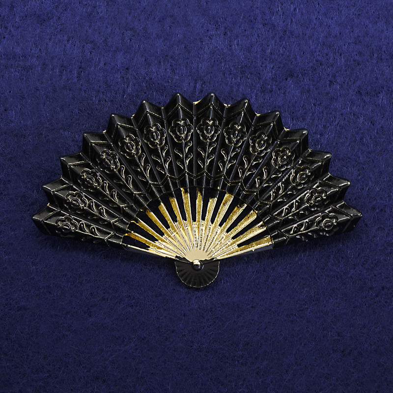 Brooch 'Fan' black enamel golden metal 54x33mm+