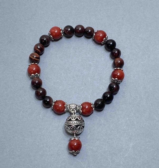 Bracelet Assorted Beads 8mm+- 10mm+- with metal inserts, length 18mm+- stretch