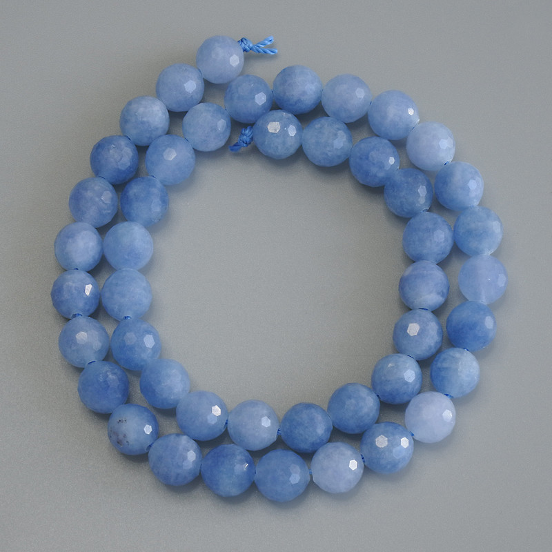 Aquamarine beads, faceted round spheres, 8mm diameter, 37cm length on thread
