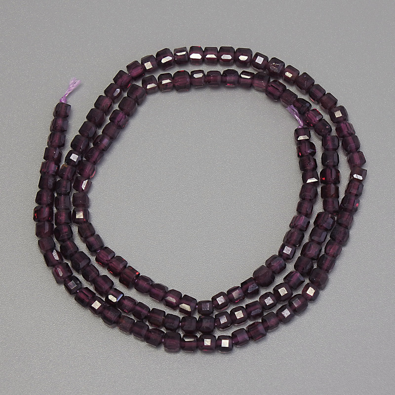 Garnet Beads, Faceted Cube, 3x3 mm diameter, 40 cm length ± on thread