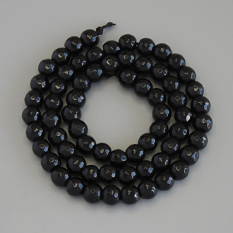 Faceted agate beads – ball-shaped, 6 mm diameter ± on thread, length 37 cm ±