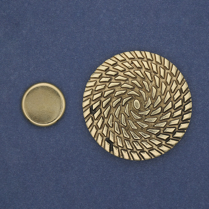 Magnetic Brooch 'Accent' 40mm – Golden Metal