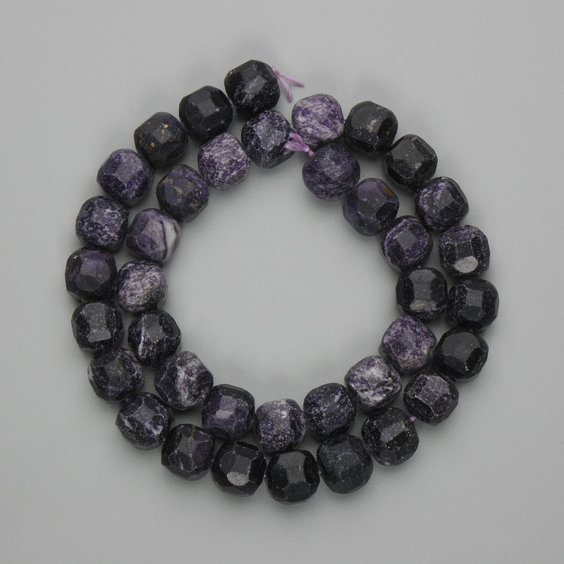 Sugilite Beads, Faceted Cubes 10x10 mm, Length 38 cm ± on Thread
