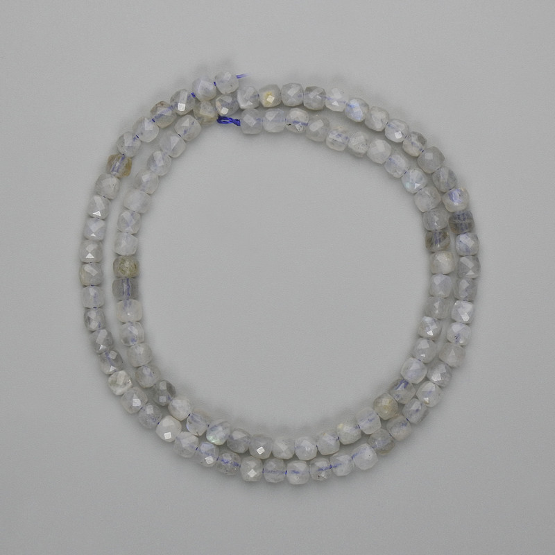 Labradorite beads, faceted cube beads, 4×4 mm, length 39 cm ± on thread