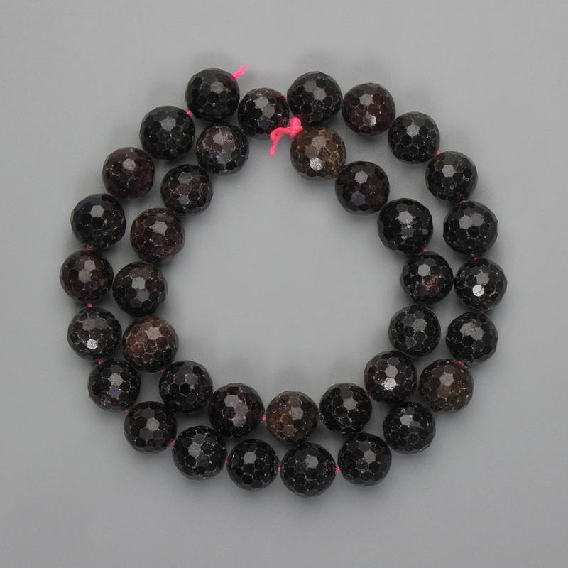 Garnet beads, faceted round balls, 10 mm, on thread, length approx. 36 cm