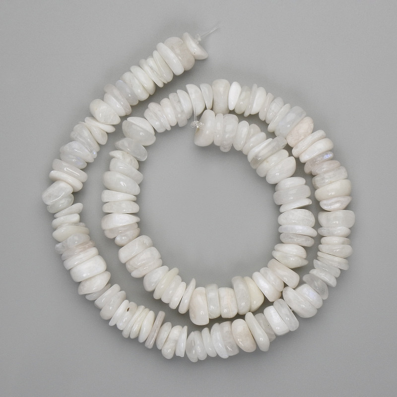 Moonstone chip beads, 9–11×2–4 mm, length about 39 cm, on a beading thread
