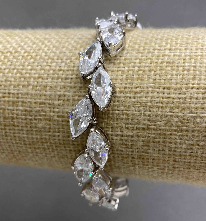 Bracelet TM 'Kolosok Marquis' with Bohemian Crystal, 8×13 mm diameter, made in Korea, 18 cm length