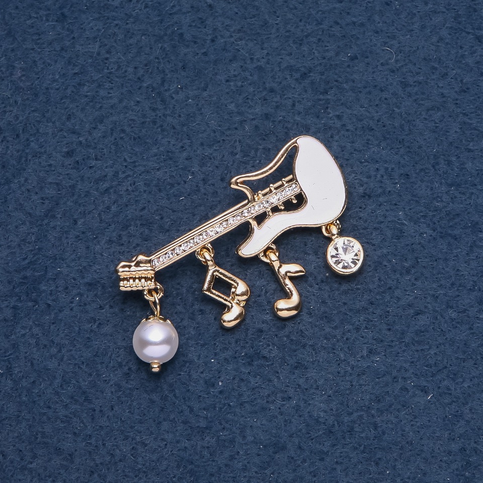 Musical Brooch 'Guitar with Pendants' 45x16mm, gold-tone