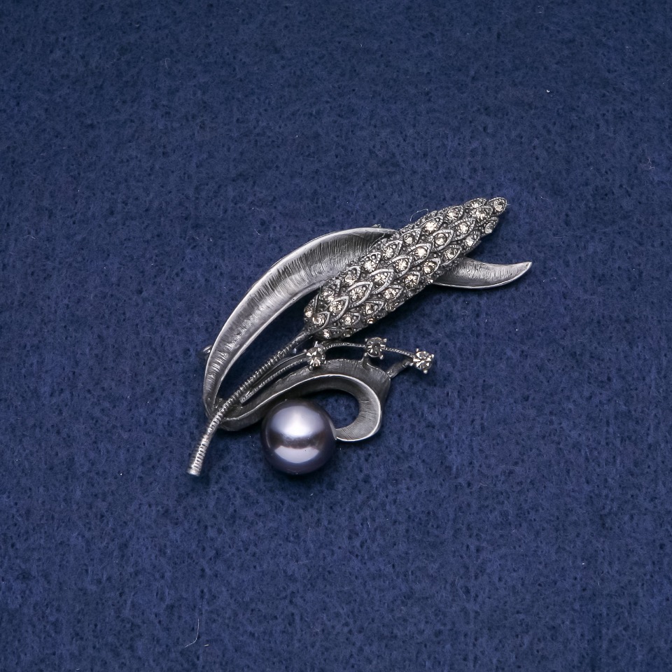 Brooch-pendant Sprig with black Majorca pearls, 68x30mm