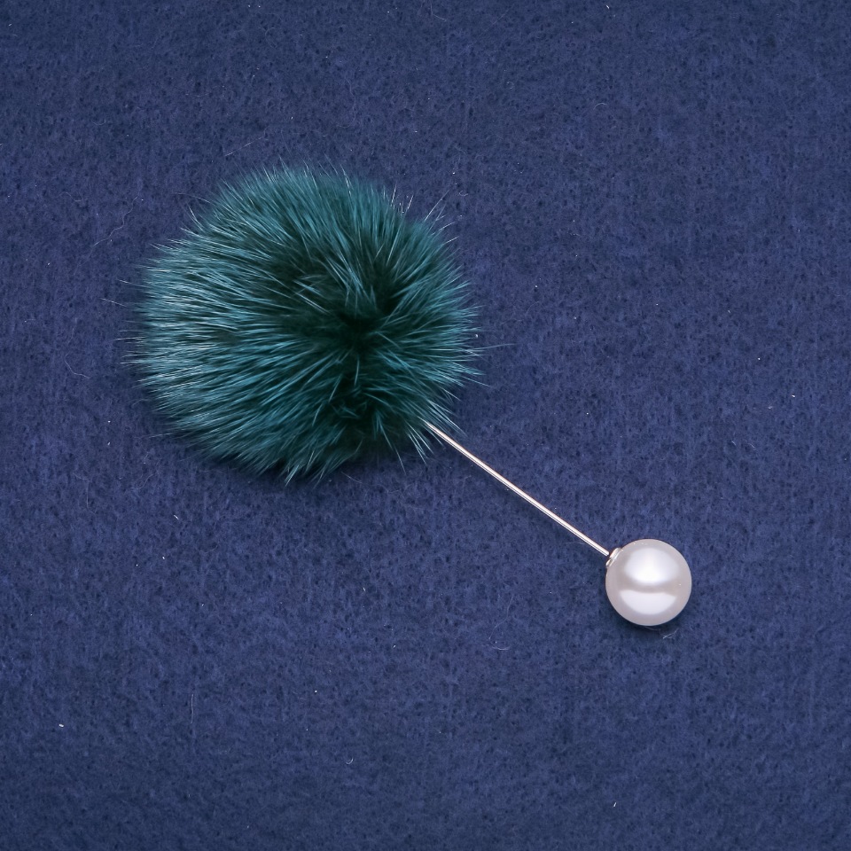 Green mink fur brooch with pin, 50 mm diameter, 90 mm length