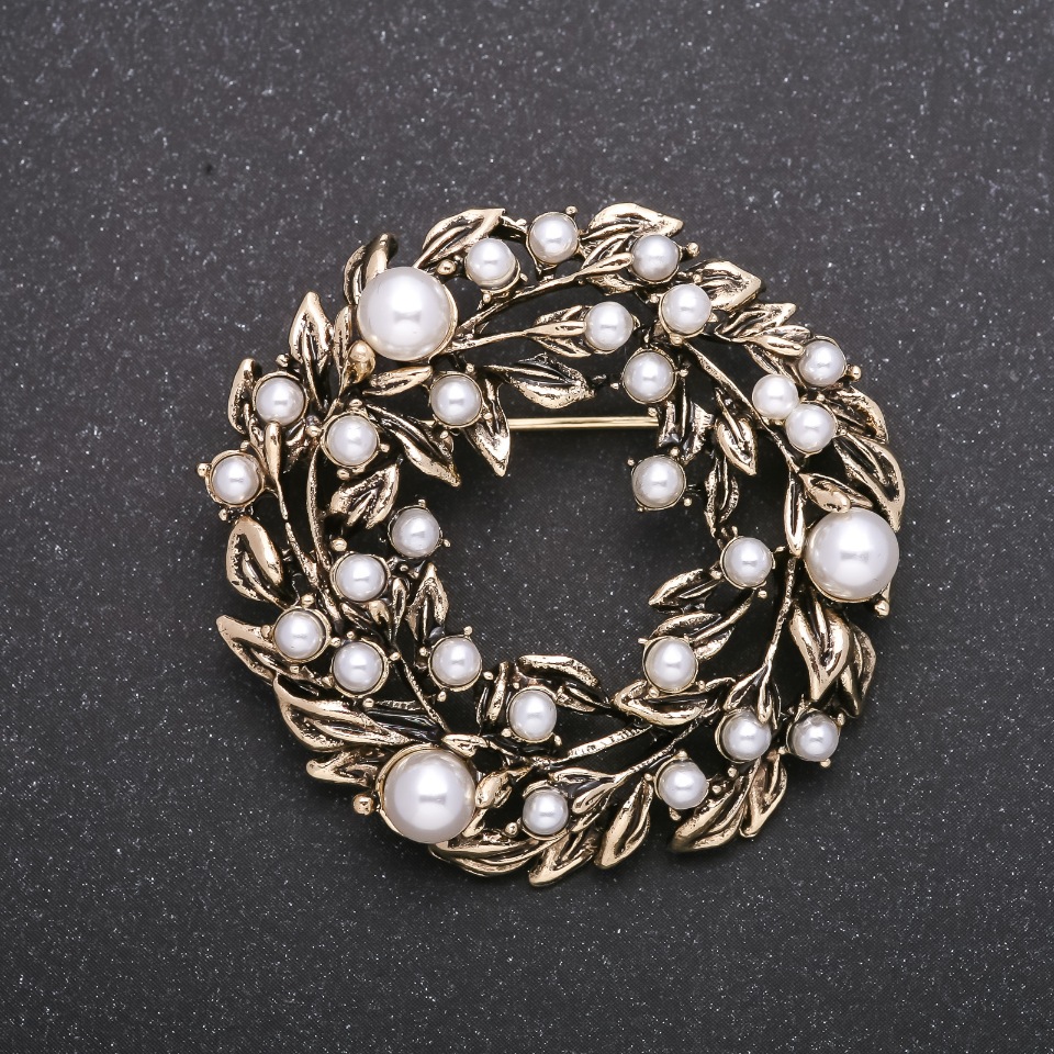 Brooch 'Wreath' with Pearl Beads in Antique Gold Color, 45 mm