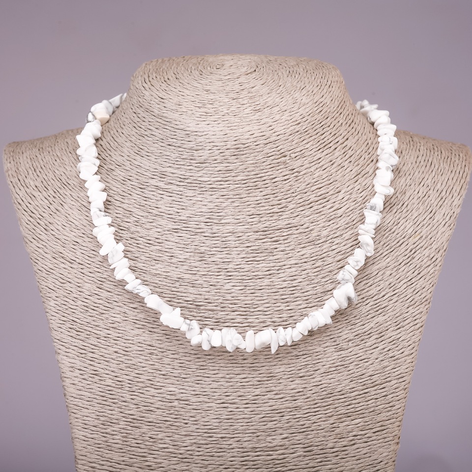 Natural chalcedony chip necklace, 5-8 mm diameter, length 42-48 cm